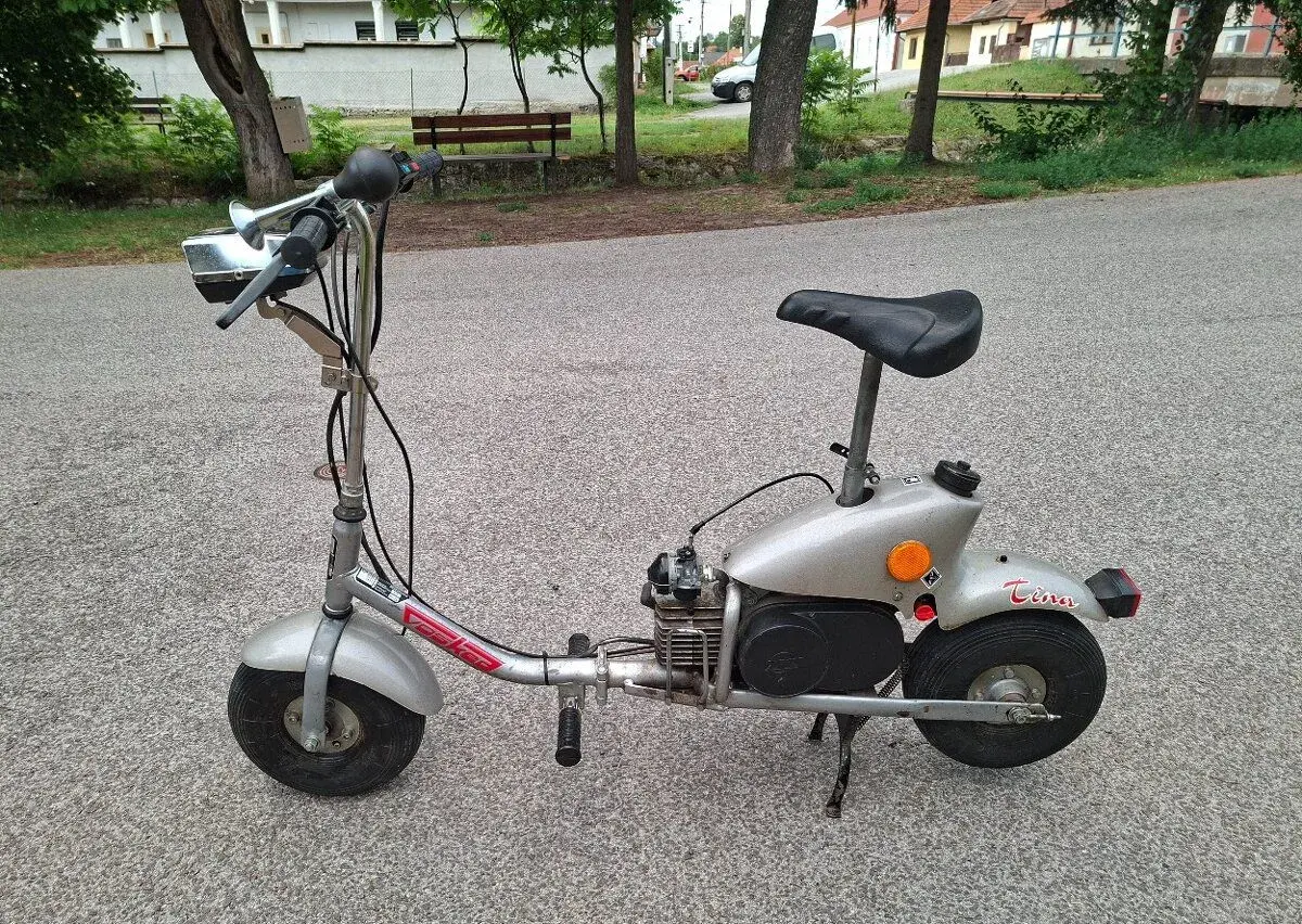 Motokolobežka Tina Vosked 50