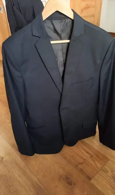 Pansky oblek tmavomodry, vhodny pre M/L postavu + košeľa