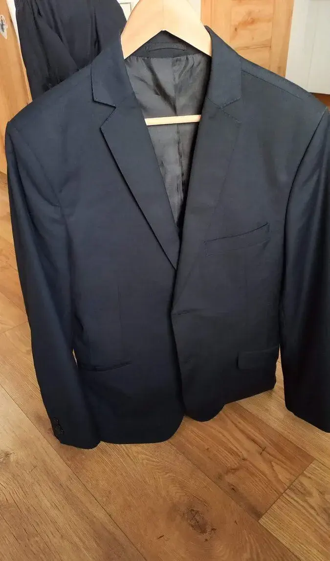 Pansky oblek tmavomodry, vhodny pre M/L postavu + košeľa