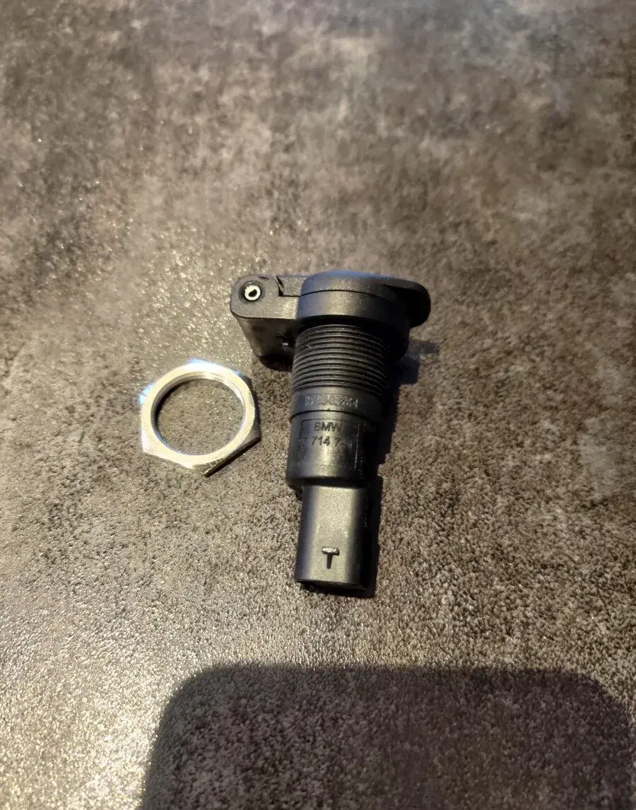 ZÁSUVKA ZAPAĽOVAČA 12V DIN BMW, 7714741