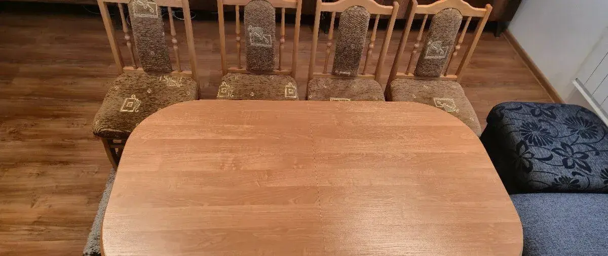 Jedálenský stôl +stoličky