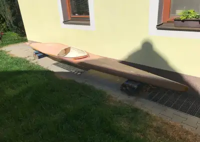 Starší rýchlostný kajak
