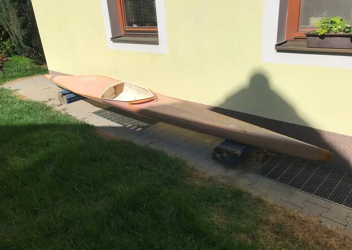 Starší rýchlostný kajak