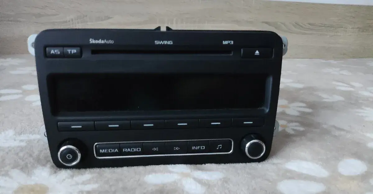 Rádio Škoda SWING MP3 AUX 5J0 035 161D