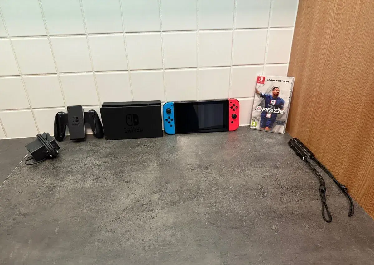 Nintendo Switch 1 + Fifa 23