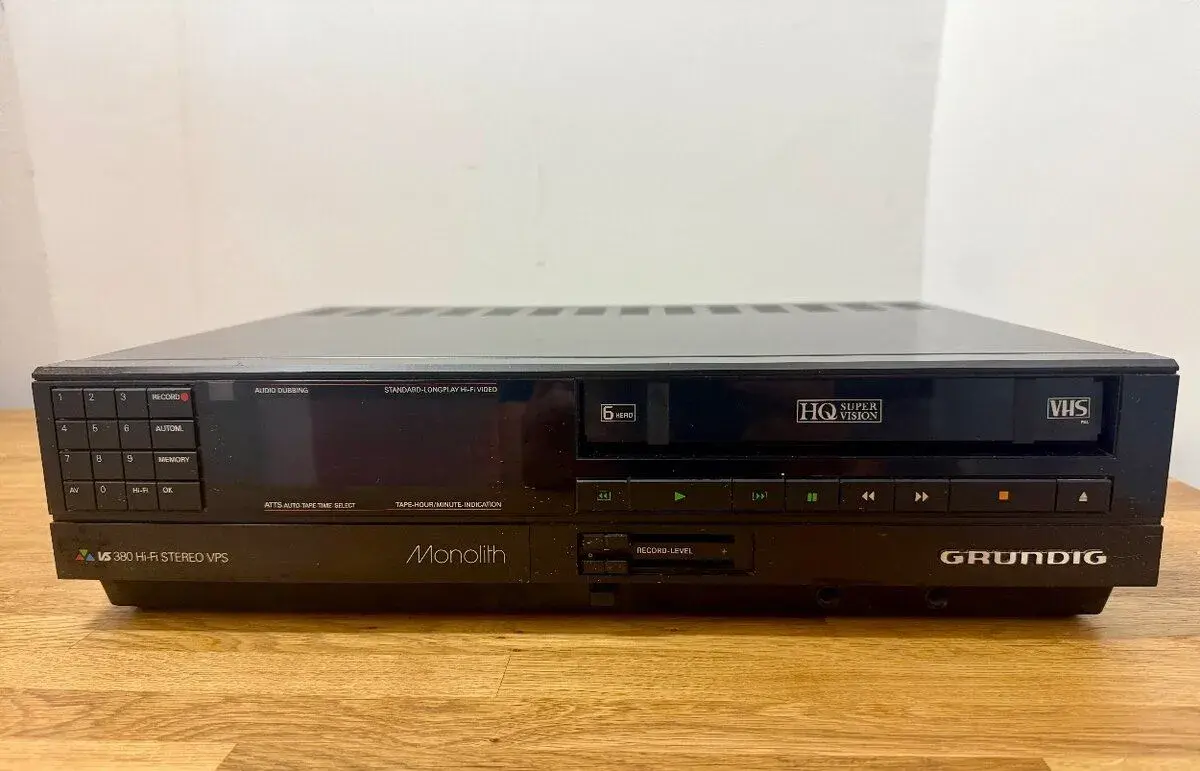 Grundig VS 380