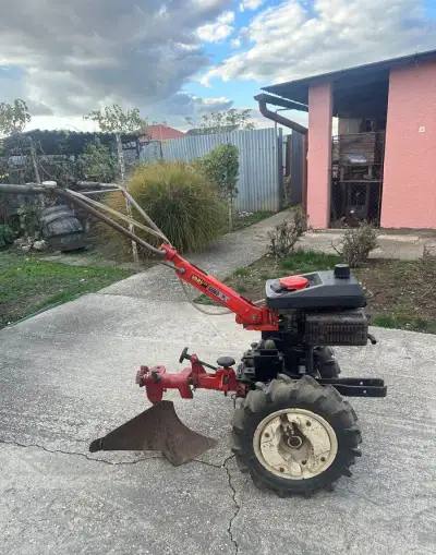 Malotraktor vari