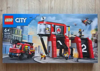 Lego 60414 Hasičská stanica s hasičským vozidlom