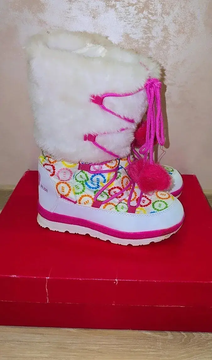 Snehule pre dievčatko značky Agatha Ruiz de la Prada.