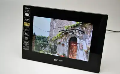 Digitálny fotorámček Sony DPF-HD800 uplne nový, komplet