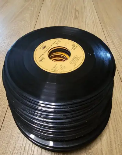 Vinylové platne bez obalov