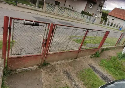 Kovová brána + bránička