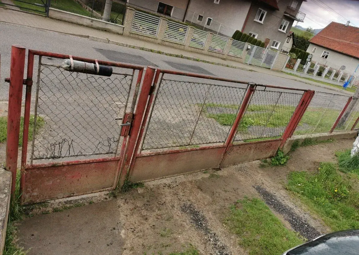 Kovová brána + bránička