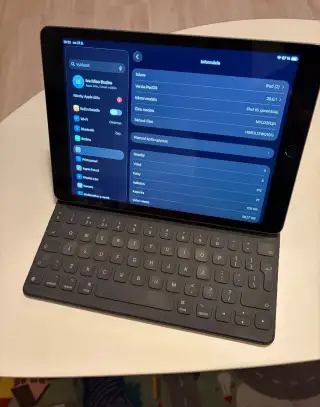 Apple Ipad 8 128gb + Apple smart keyboard + pero