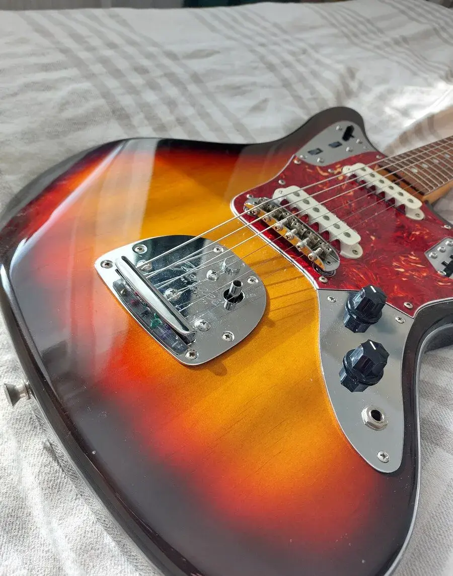 Fender Jaguar (s alebo bez Novak pickups)