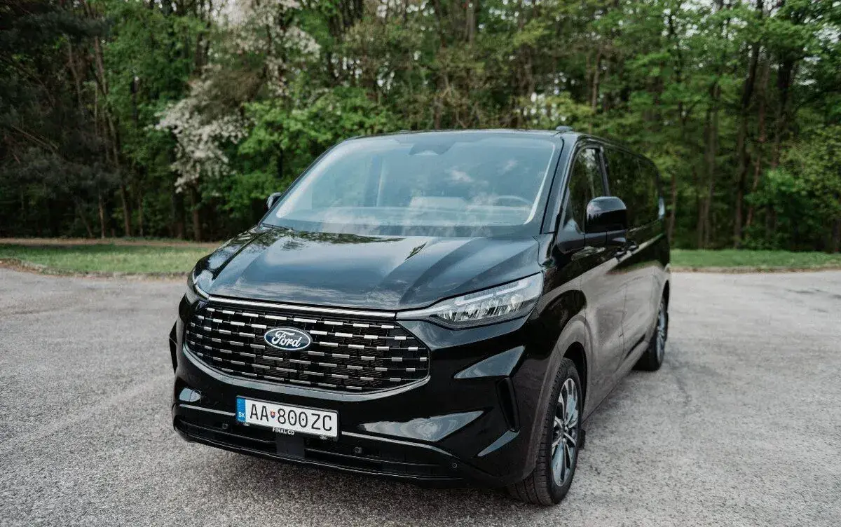 Prenajom 8 - miestne auto Ford Tourneo Titanium X