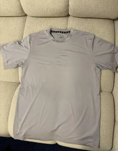 Sivé tenisové tričko Adidas – veľkosť M