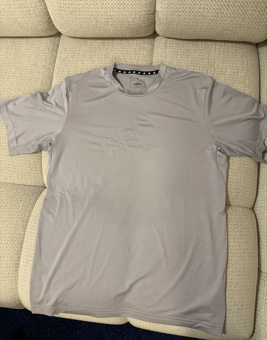 Sivé tenisové tričko Adidas – veľkosť M