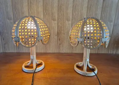 Retro ratanová stolná lampa
