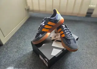 Nenosené tenisky ADIDAS