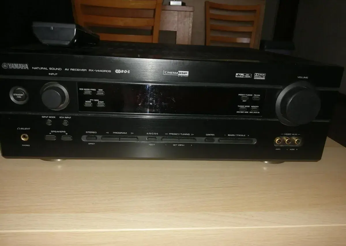Receiver-Yamaha-RX-V440