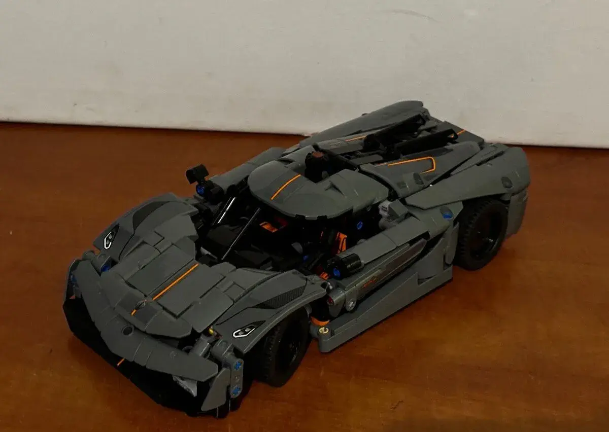 LEGO Technic 42173 Sivé hyperauto Koenigsegg Jesko Absolut