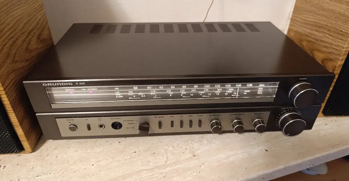 GRUNDIG R-300. Krásny vintage receiver.