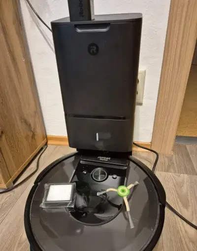 IRobot Roomba i7+samočistiaca stanica-top stav