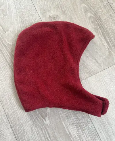 čiapka pod prilbu