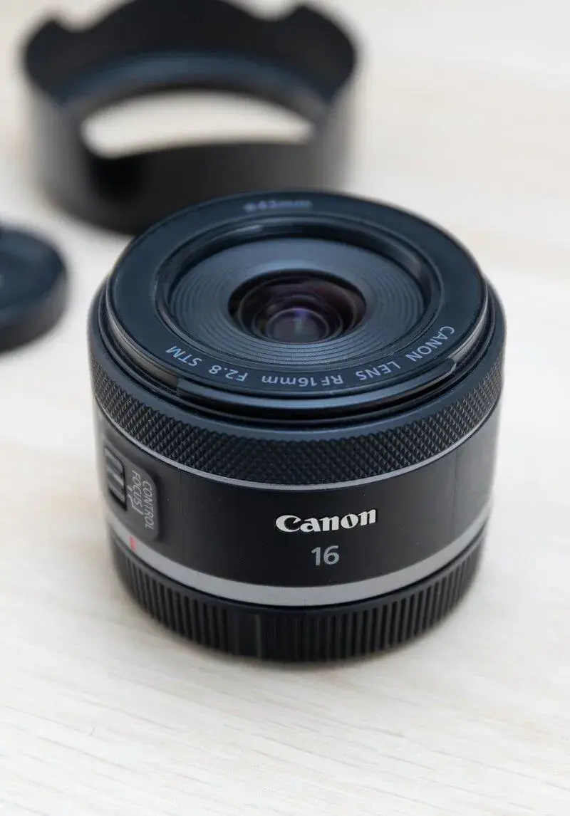 Canon RF 16 mm f/2,8 STM