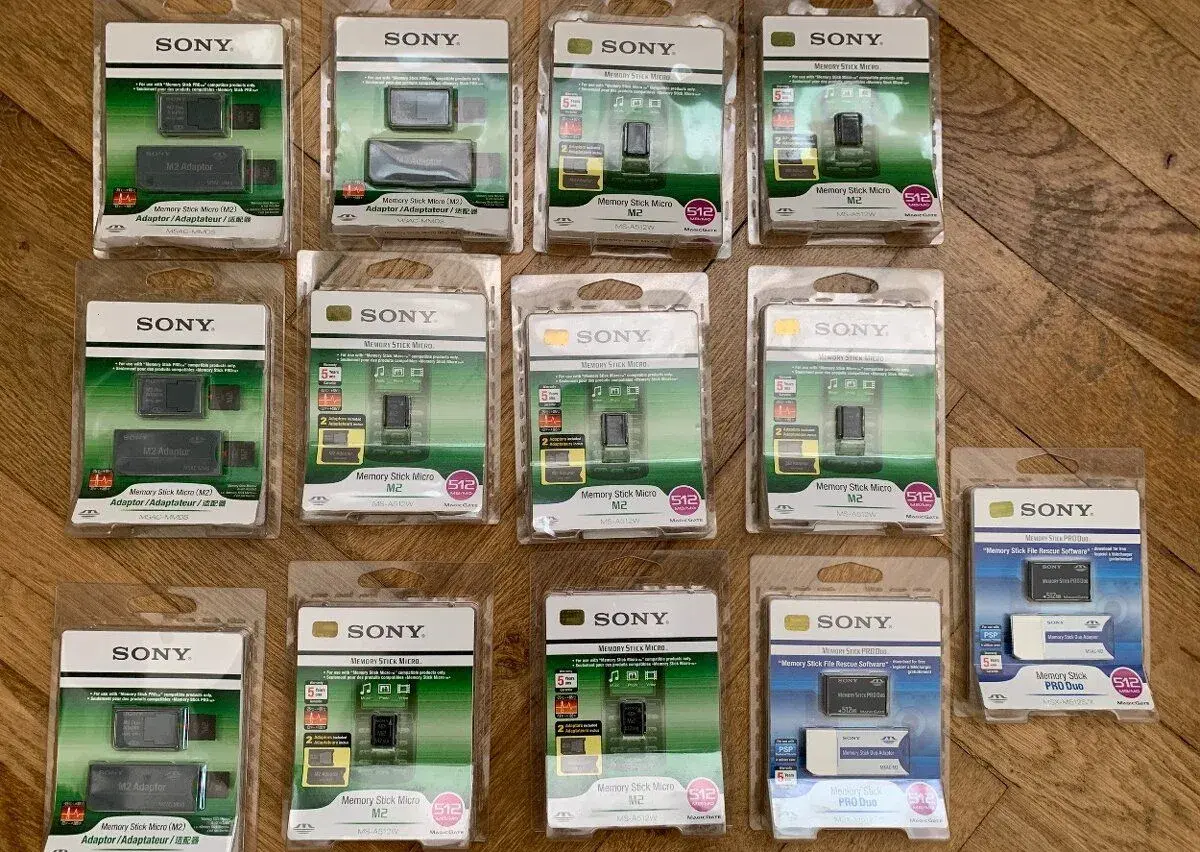Pamäťové karty Sony Memory Stick Micro a adaptéry