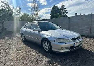 Honda Accord – 2002, 800 km