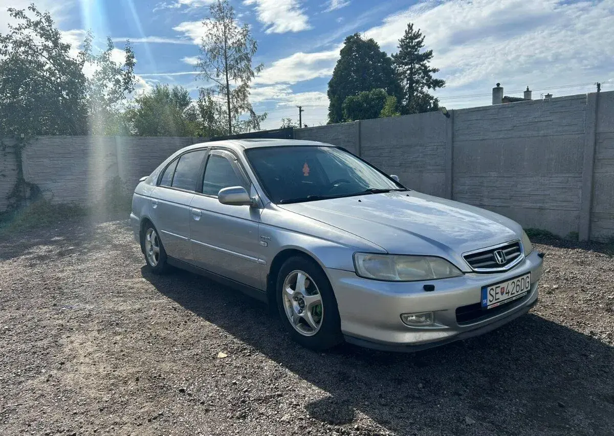 Honda Accord – 2002, 800 km