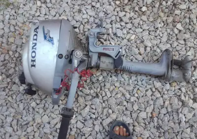 Honda.2,3 HP. 4takt motor na čln.