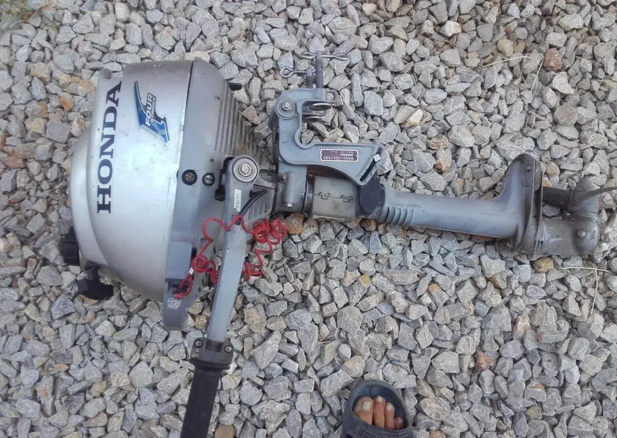 Honda.2,3 HP. 4takt motor na čln.