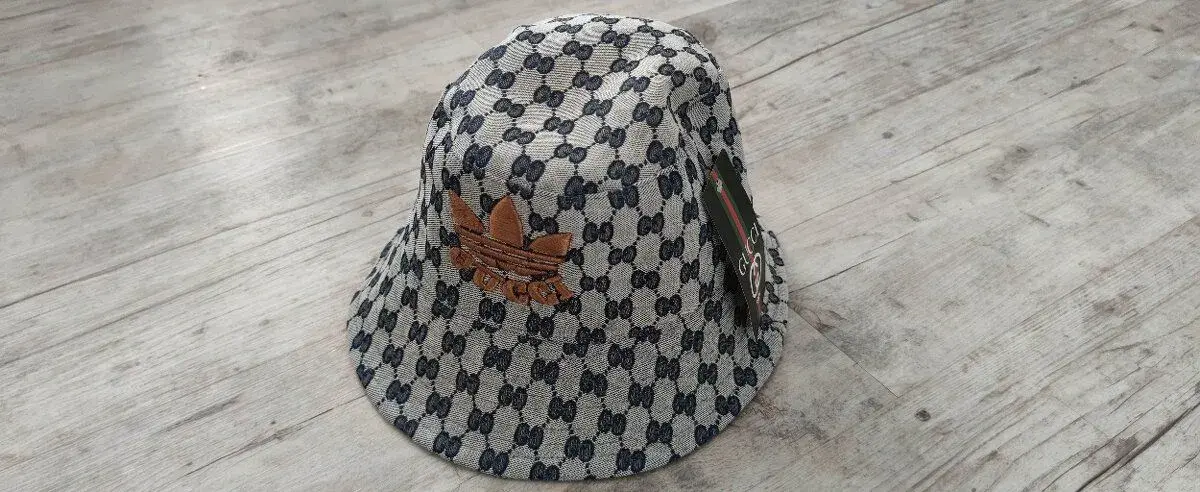 Čisto nový klobúk Gucci
