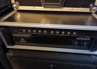 Behringer ep2500