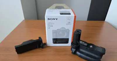 Originálny Sony VG-C3EM Vertical Battery Grip – nepoužitý