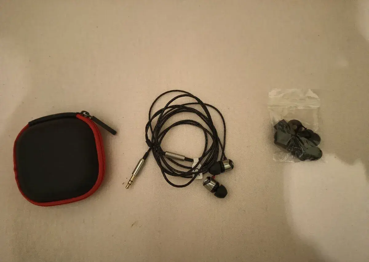 Slúchadlá do uší SoundMAGIC E10, Silver