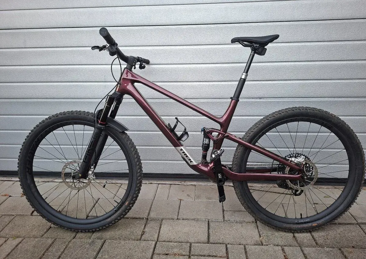 Nový Trek Top Fuel 9.9 XX AXS Gen 4 Axinite Flip 2025