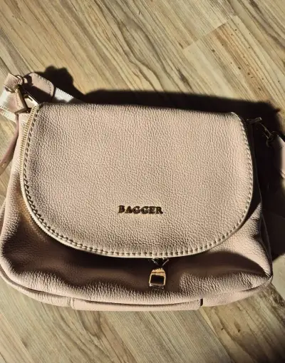 kabelka značky Bagger bledohnedej farby
