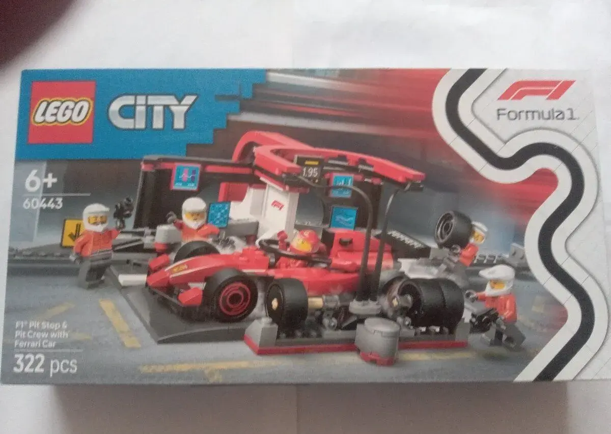 LEGO® City 60443 Zastávka v boxoch F1 a personál s autom Fer