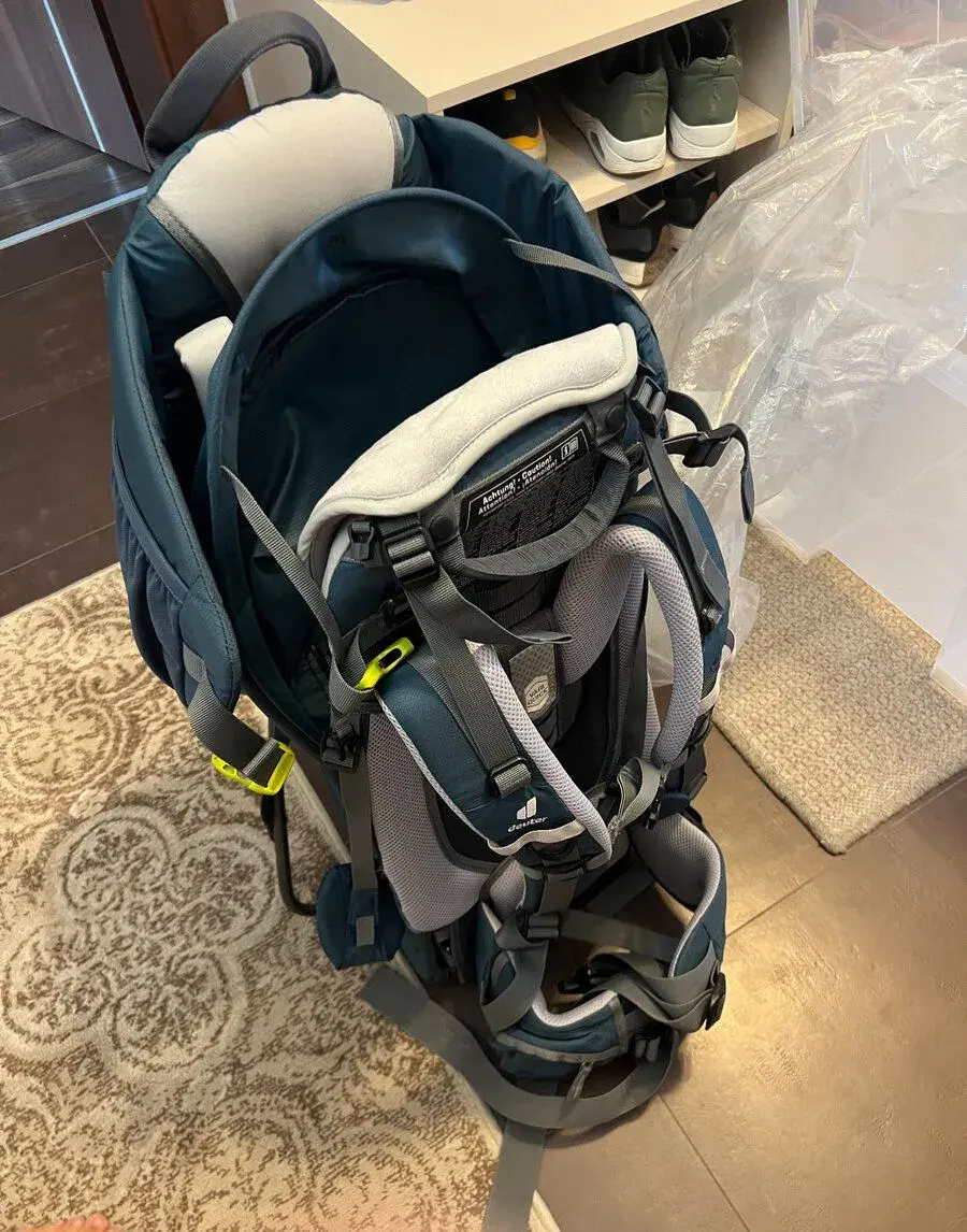 Turisticky nosic na dieta Deuter Kid Comfort midnight