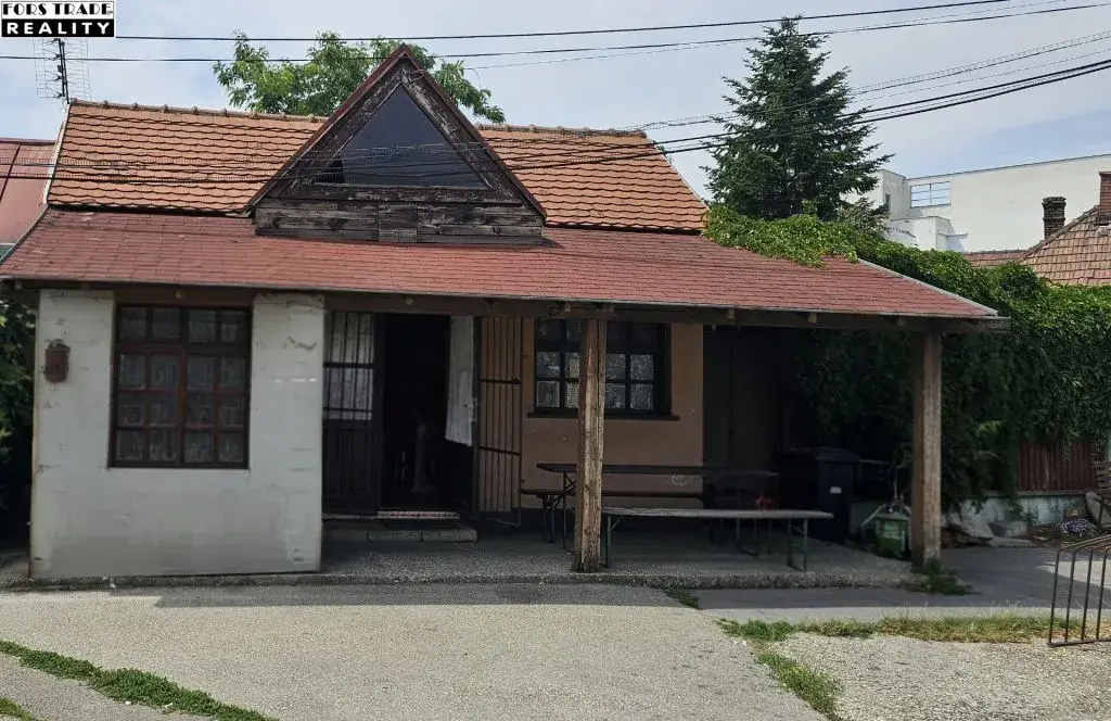 Prevádzkový objekt (bufet) s pozemkami v Galanta- ak