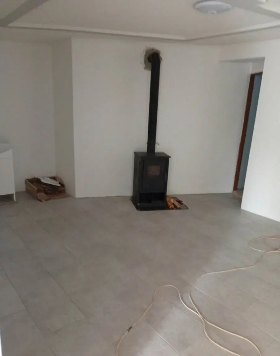 Prenajmem troj izbový byt v dome