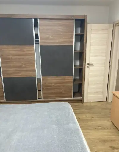 Veľká šatníková skriňa s 3 posuvnými dverami