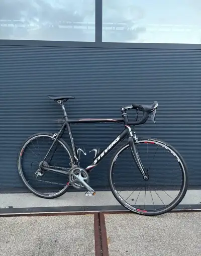 Stevens Aspin – Cestný bicykel so sadou Shimano Ultegra