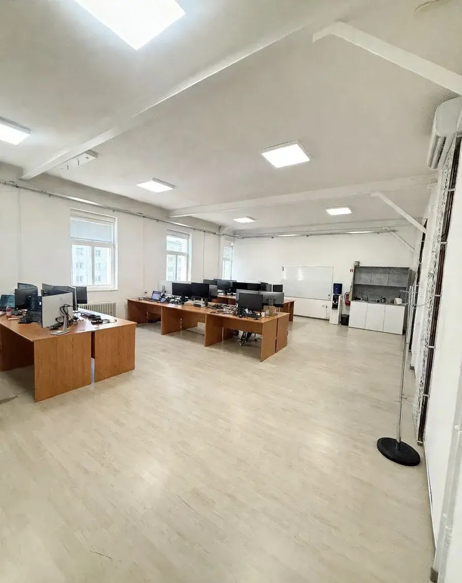 Na prenájom nebytový priestor 70,74 m2, FRANK Biznis Centrum