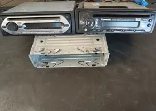 Autorádio Panasonic RDP 200 a Sony CDX-GT20