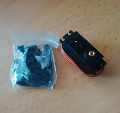 Kovové 11kg digi servo 1:10 / 1:8 štandard veľkosť